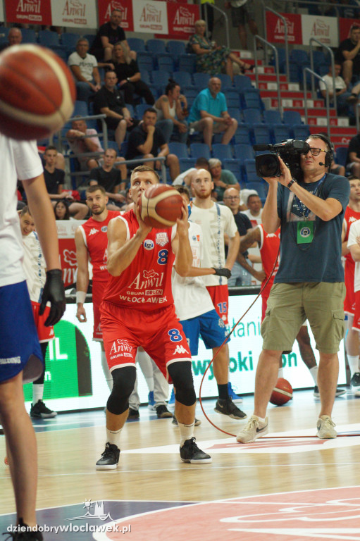 Konkurs rzutów za trzy firmy Anwil