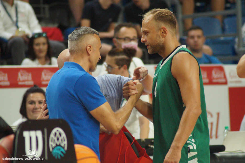 Konkurs rzutów za trzy firmy Anwil