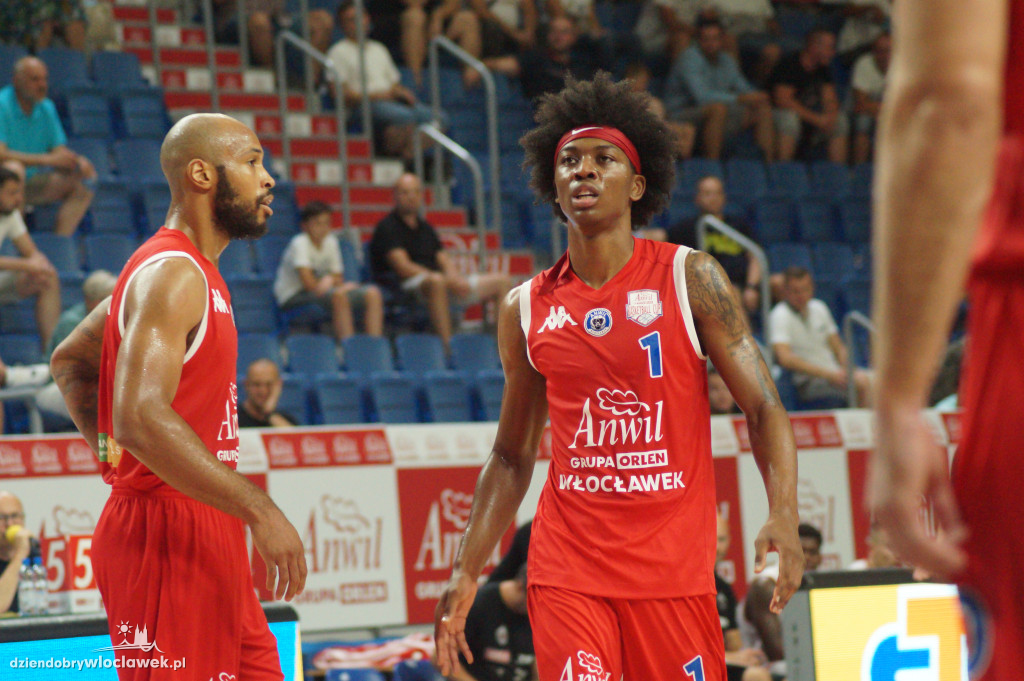Mecze 2. dnia Anwil Basketball Cup