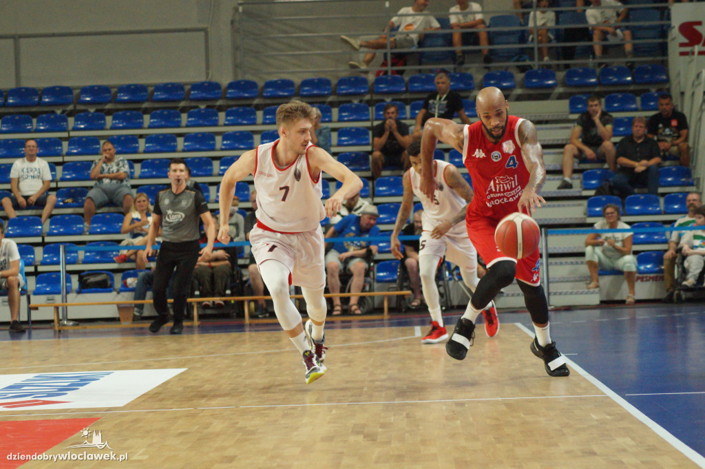 Mecze 2. dnia Anwil Basketball Cup