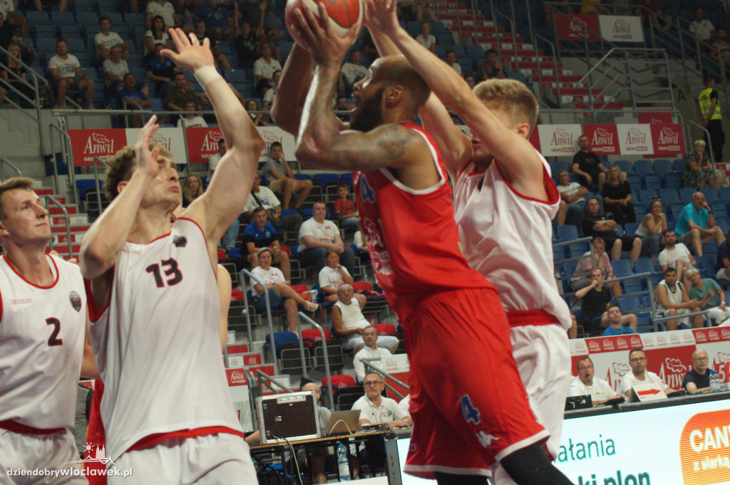 Mecze 2. dnia Anwil Basketball Cup