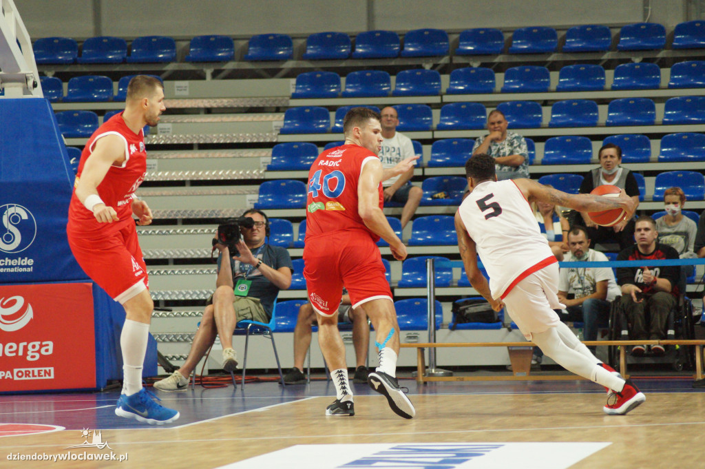 Mecze 2. dnia Anwil Basketball Cup
