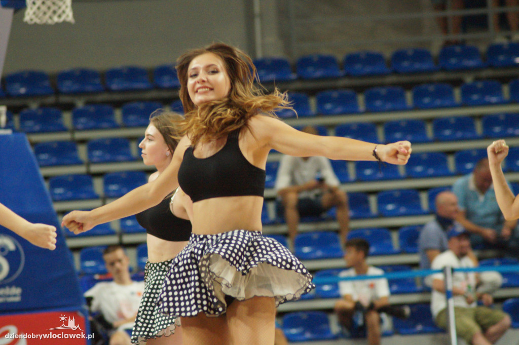 Cheerleaderki na turnieju Anwil Basketball Cup