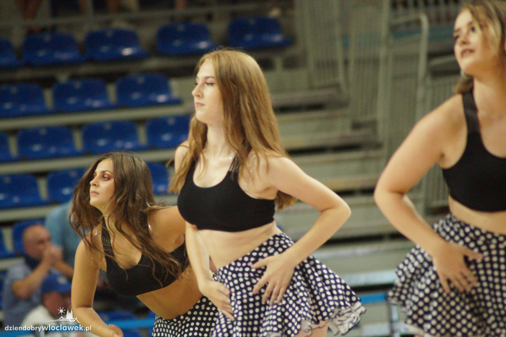 Cheerleaderki na turnieju Anwil Basketball Cup