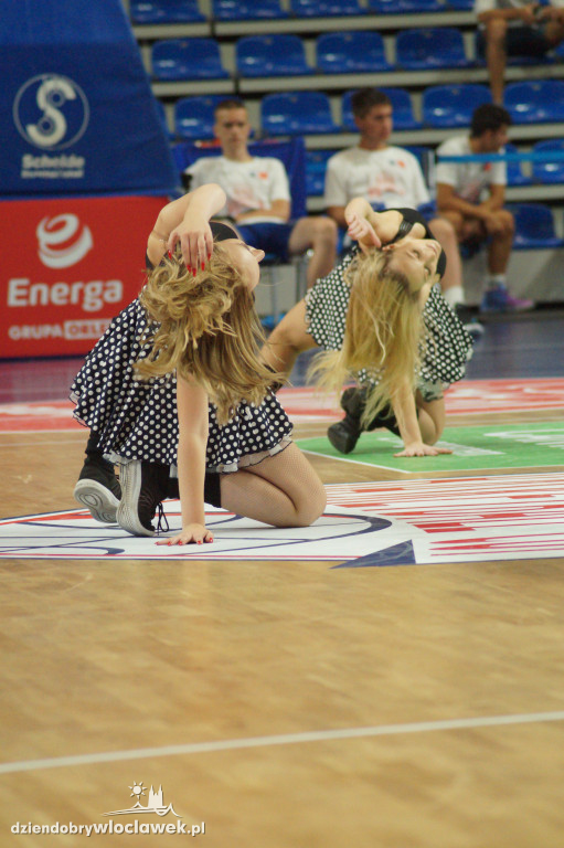 Cheerleaderki na turnieju Anwil Basketball Cup