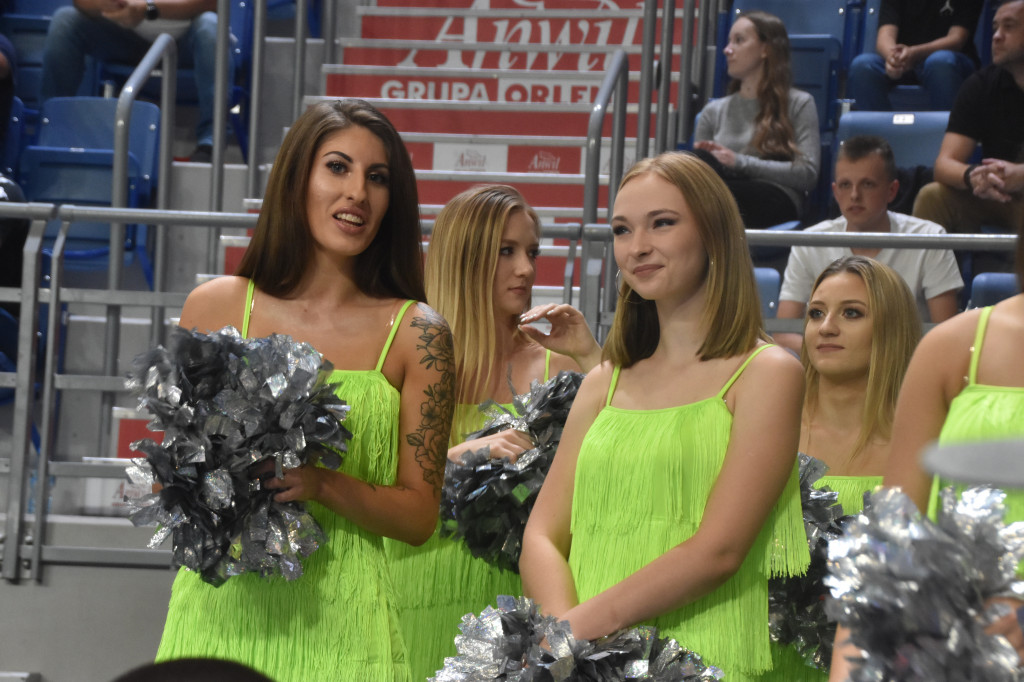 Cheerleaderki na meczu Anwil - BM Slam Stal