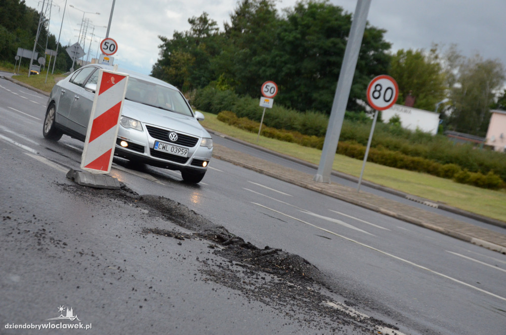 Kiedy służby naprawią tę drogę?