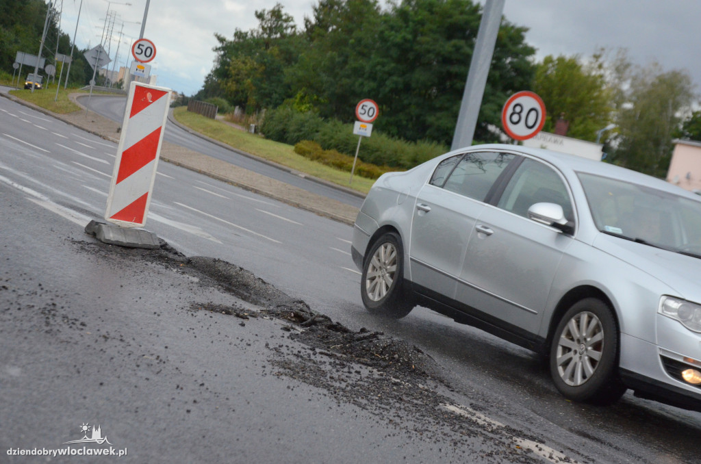 Kiedy służby naprawią tę drogę?