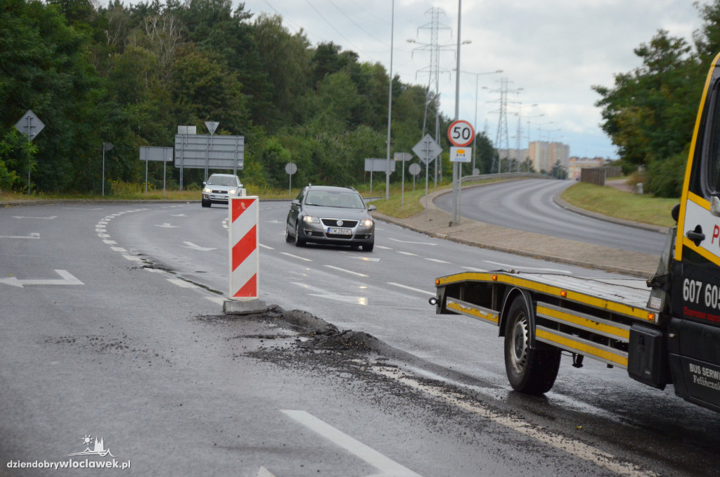 Kiedy służby naprawią tę drogę?