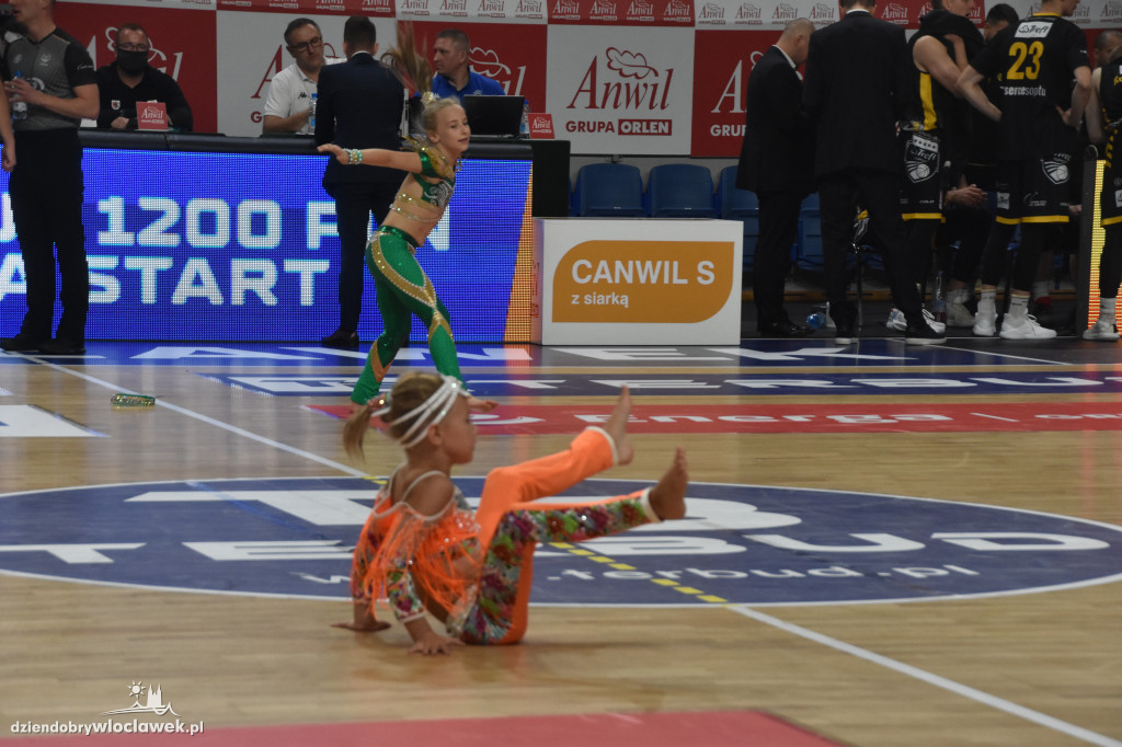 Cheerleaderki na meczu Anwil - Trefl Sopot