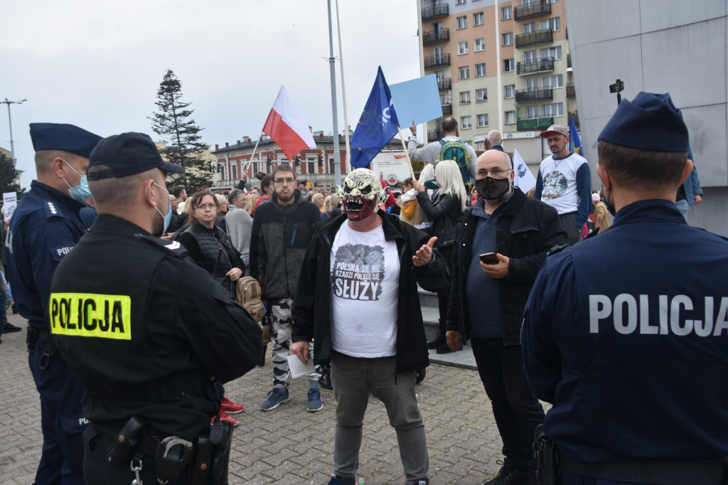 Antycovidowcy protestowali na pl. Wolności