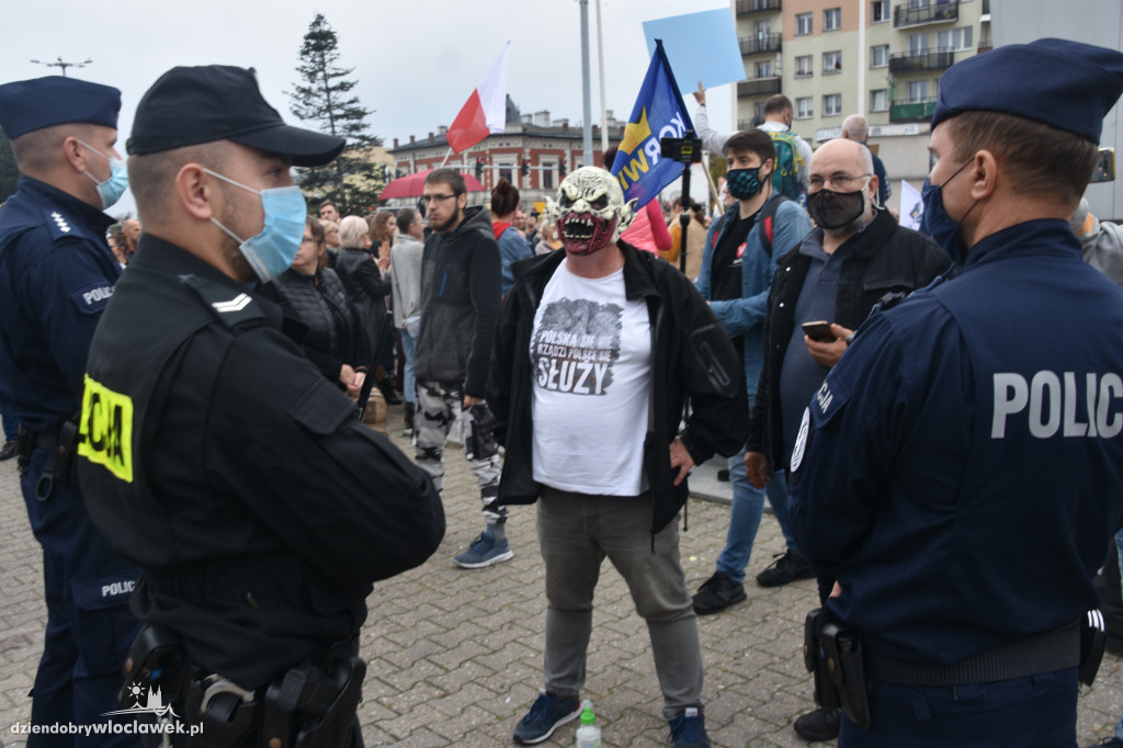 Antycovidowcy protestowali na pl. Wolności