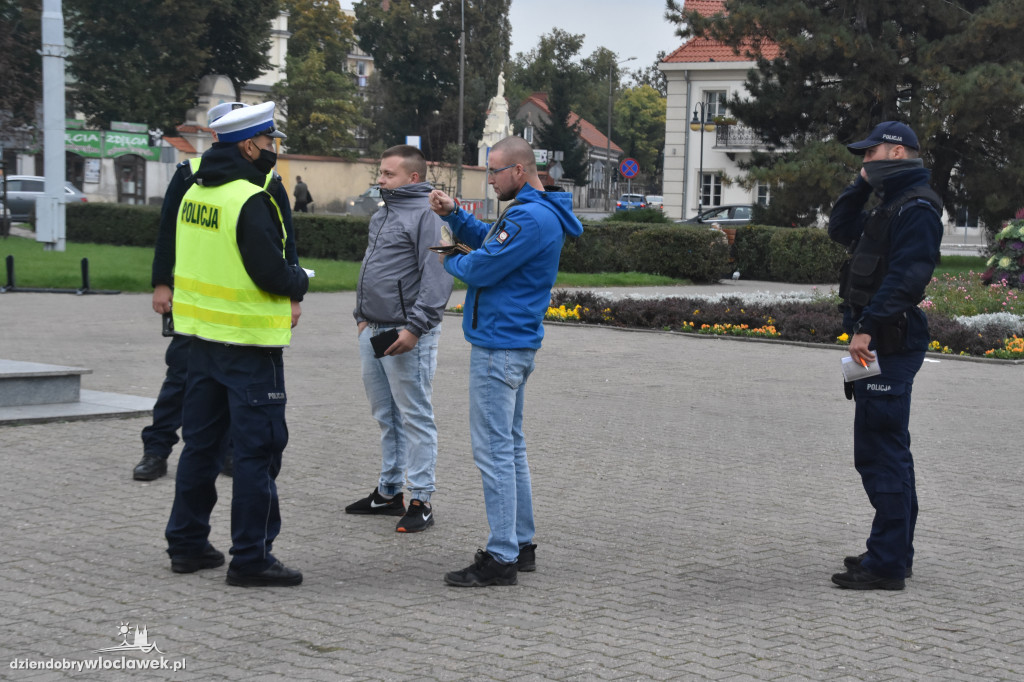 Antycovidowcy protestowali na pl. Wolności