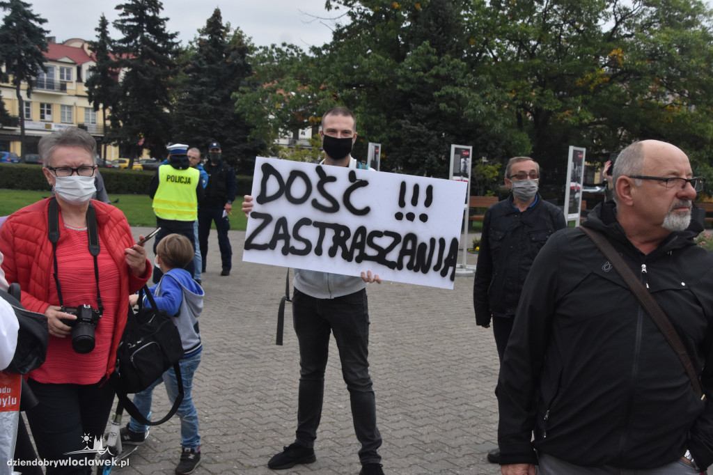 Antycovidowcy protestowali na pl. Wolności