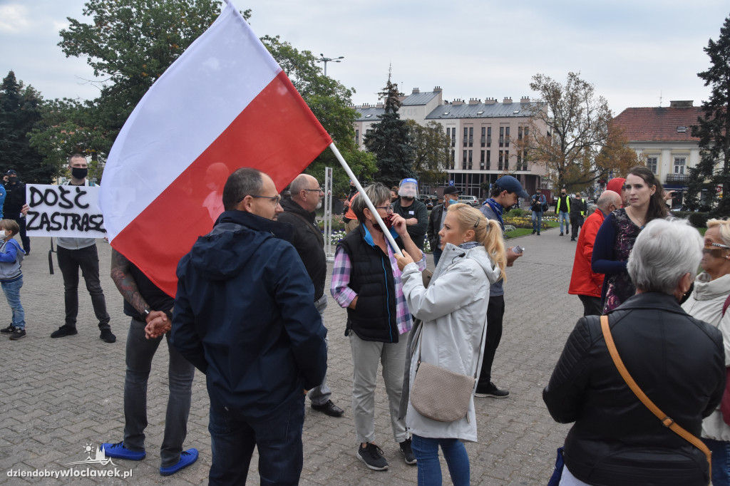 Antycovidowcy protestowali na pl. Wolności