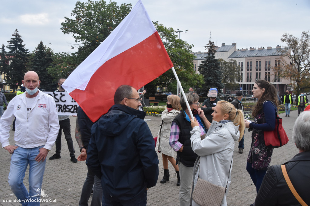 Antycovidowcy protestowali na pl. Wolności