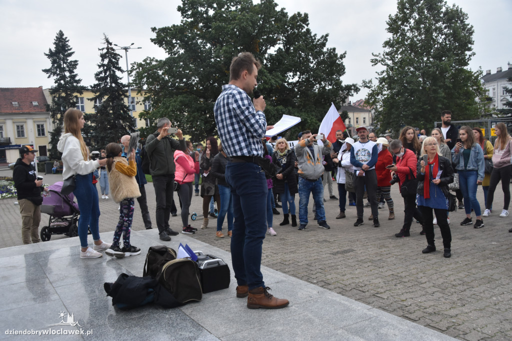 Antycovidowcy protestowali na pl. Wolności