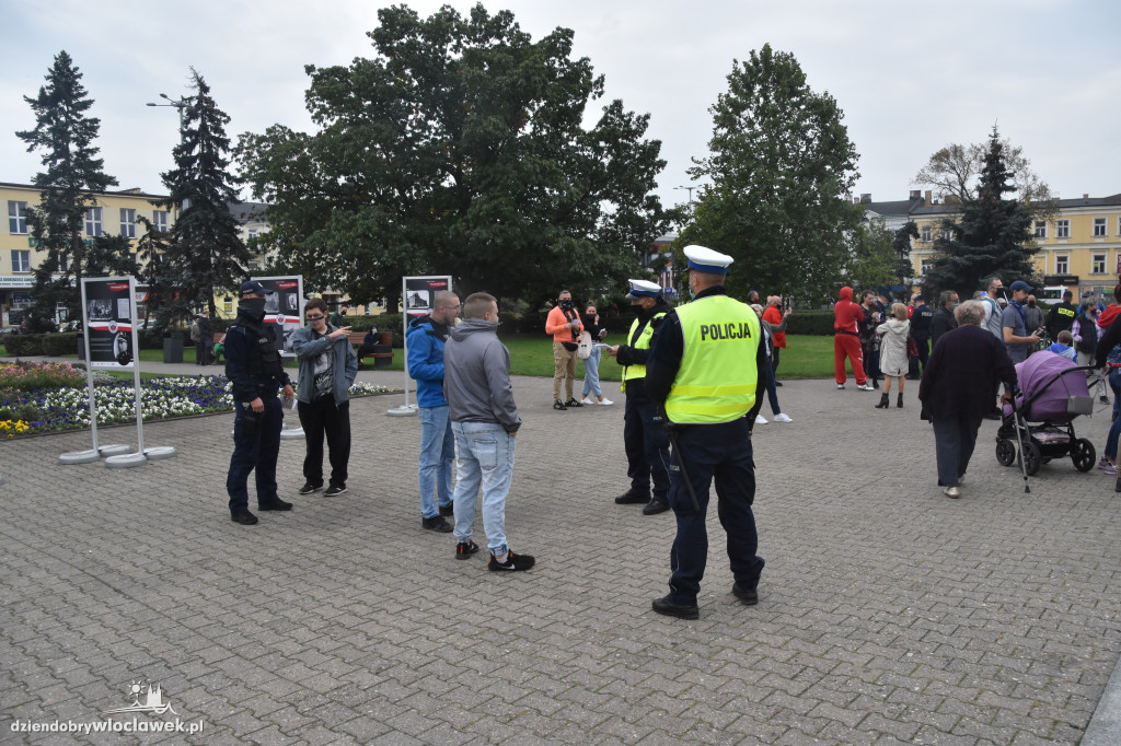 Antycovidowcy protestowali na pl. Wolności