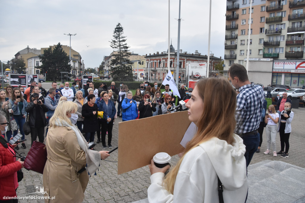 Antycovidowcy protestowali na pl. Wolności