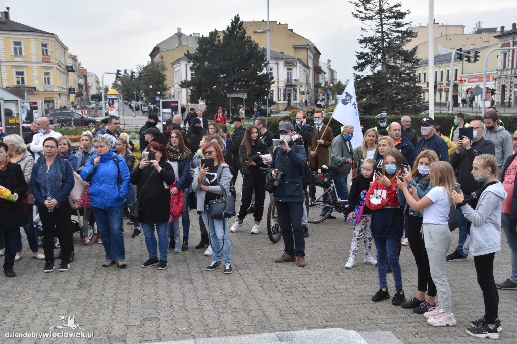 Antycovidowcy protestowali na pl. Wolności