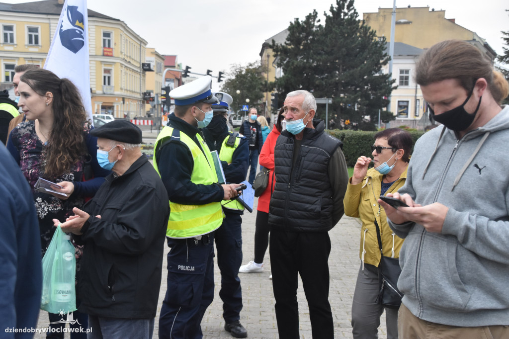 Antycovidowcy protestowali na pl. Wolności