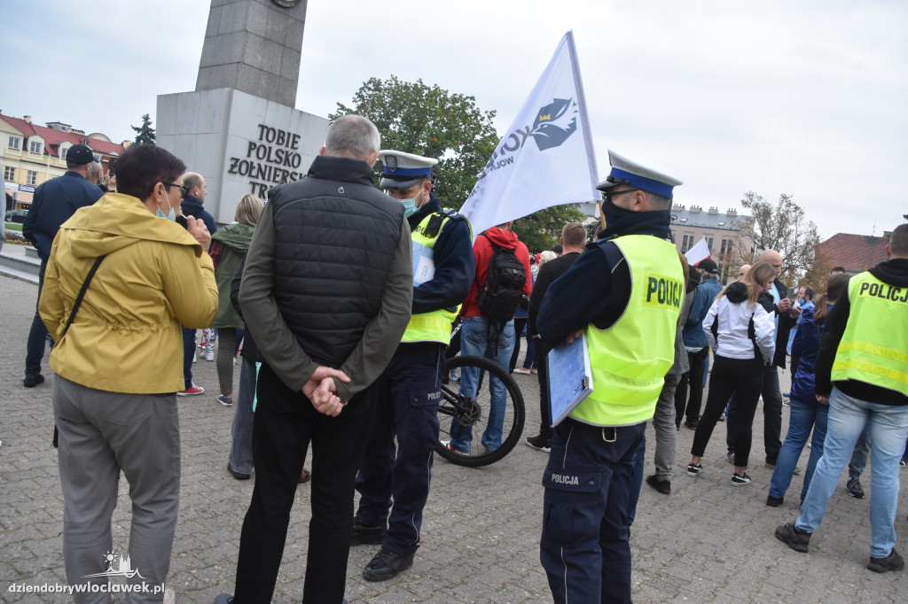 Antycovidowcy protestowali na pl. Wolności