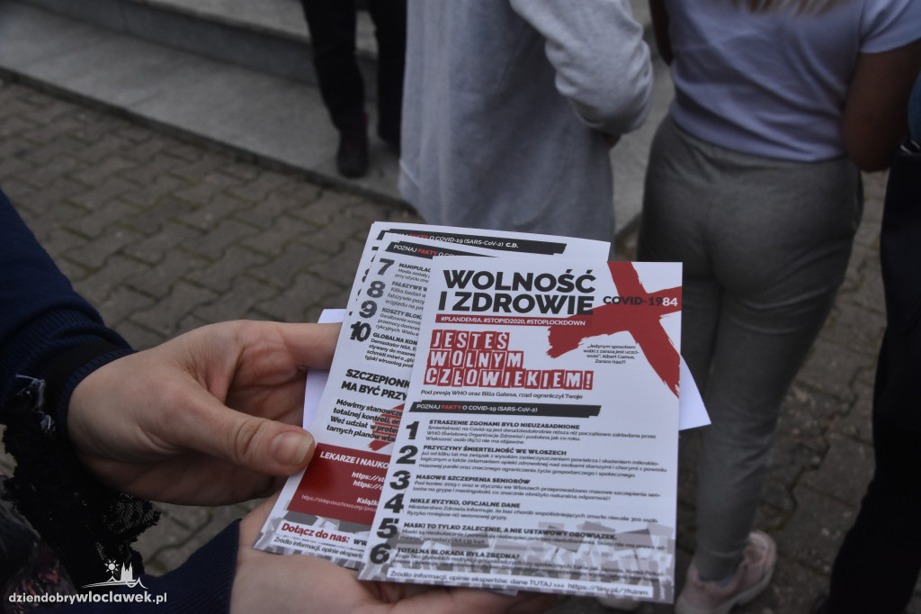 Antycovidowcy protestowali na pl. Wolności