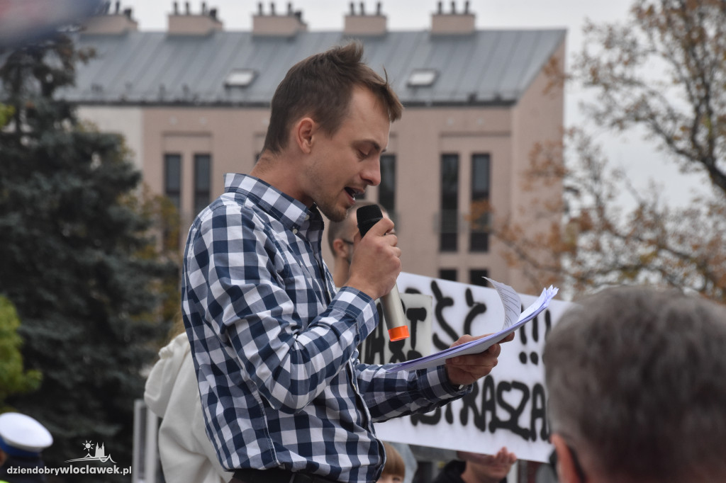 Antycovidowcy protestowali na pl. Wolności