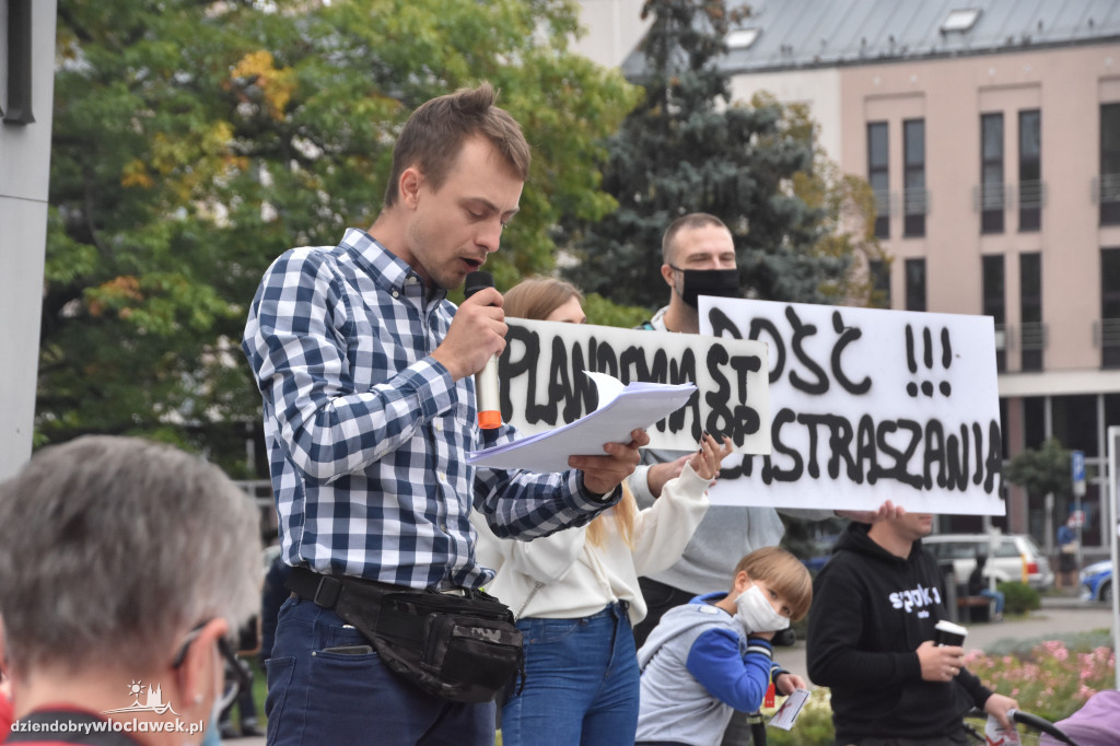 Antycovidowcy protestowali na pl. Wolności