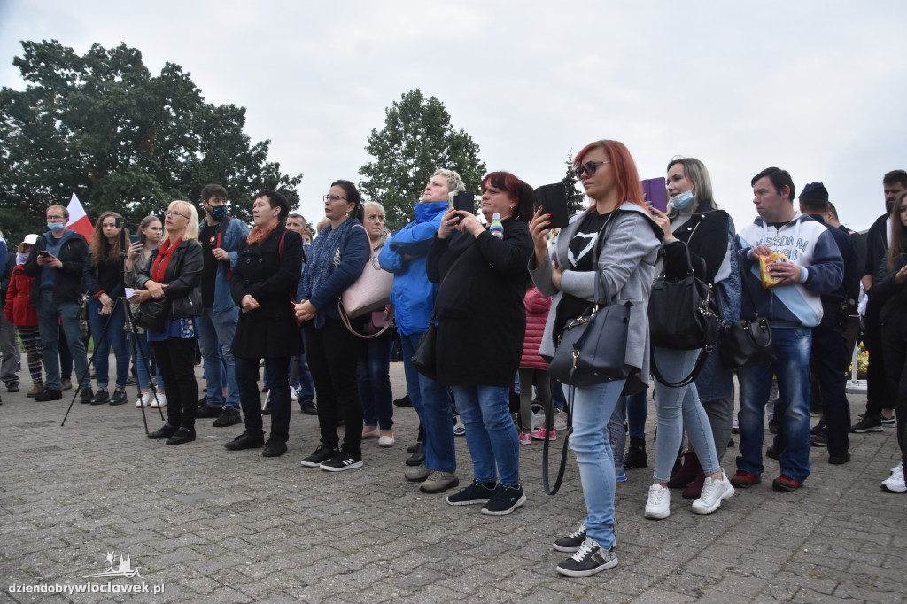 Antycovidowcy protestowali na pl. Wolności