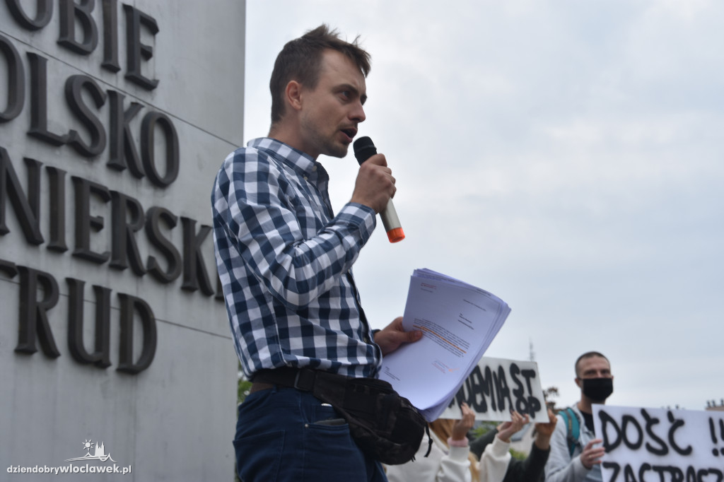 Antycovidowcy protestowali na pl. Wolności
