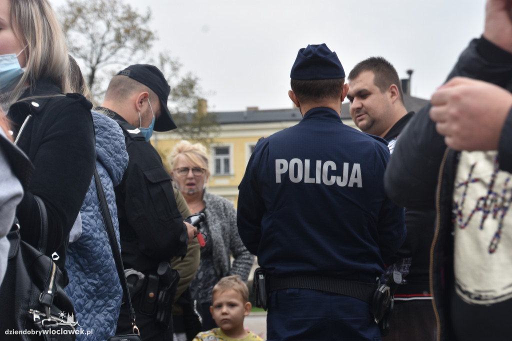 Antycovidowcy protestowali na pl. Wolności