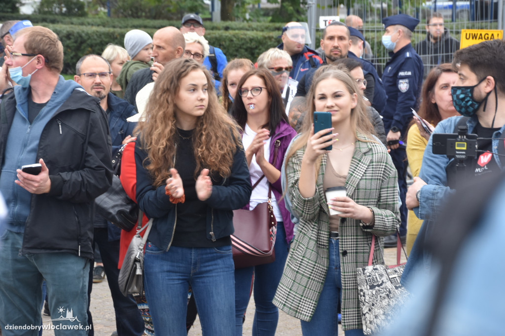 Antycovidowcy protestowali na pl. Wolności