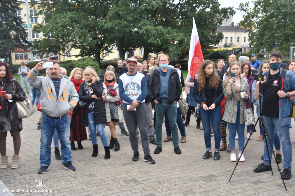Antycovidowcy protestowali na pl. Wolności