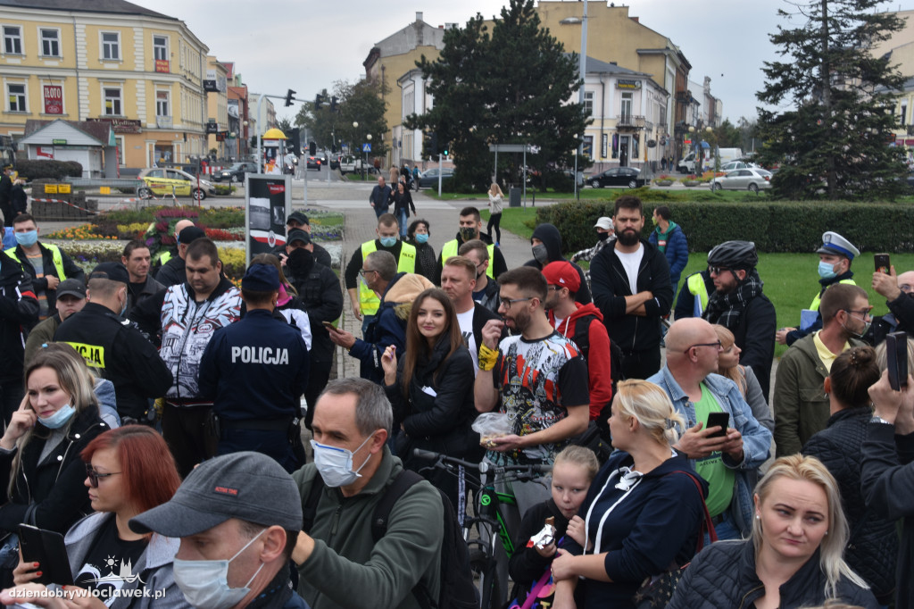 Antycovidowcy protestowali na pl. Wolności