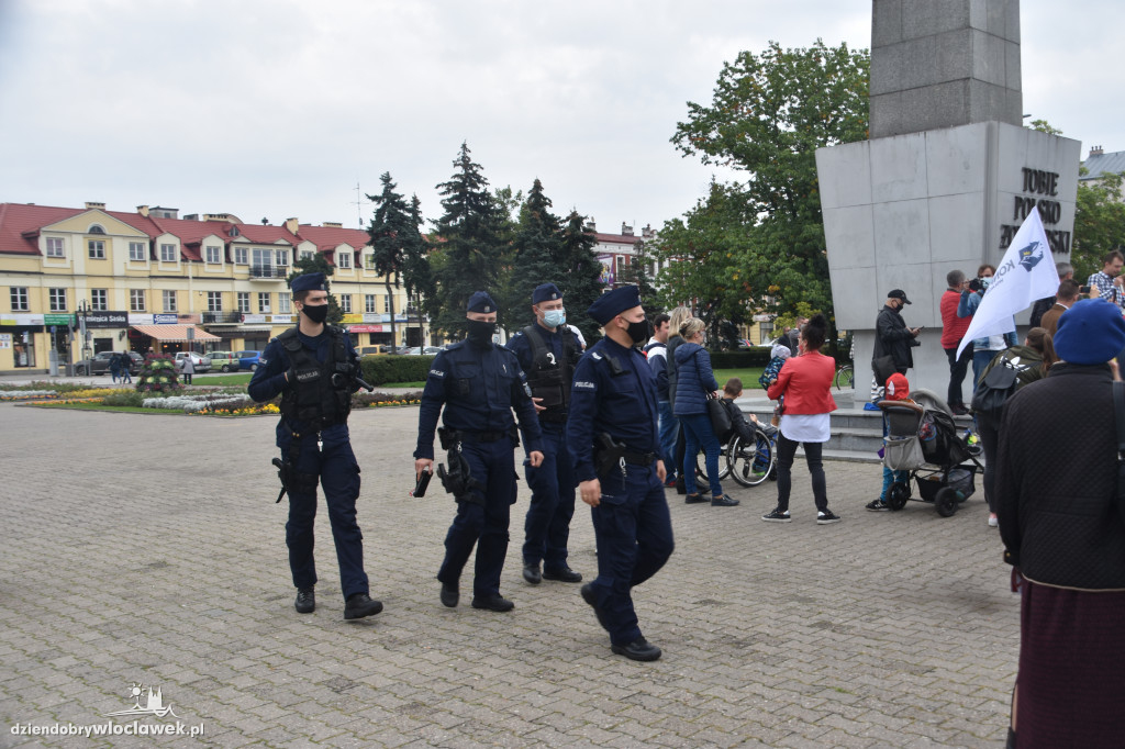 Antycovidowcy protestowali na pl. Wolności