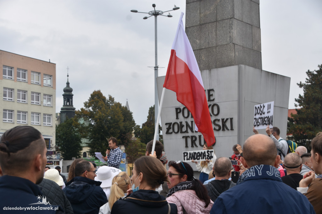 Antycovidowcy protestowali na pl. Wolności