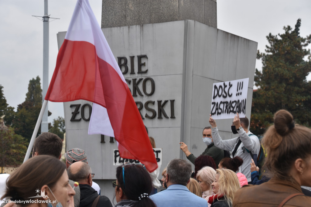 Antycovidowcy protestowali na pl. Wolności