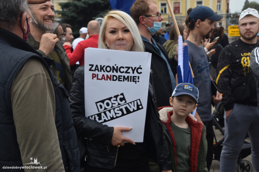 Antycovidowcy protestowali na pl. Wolności
