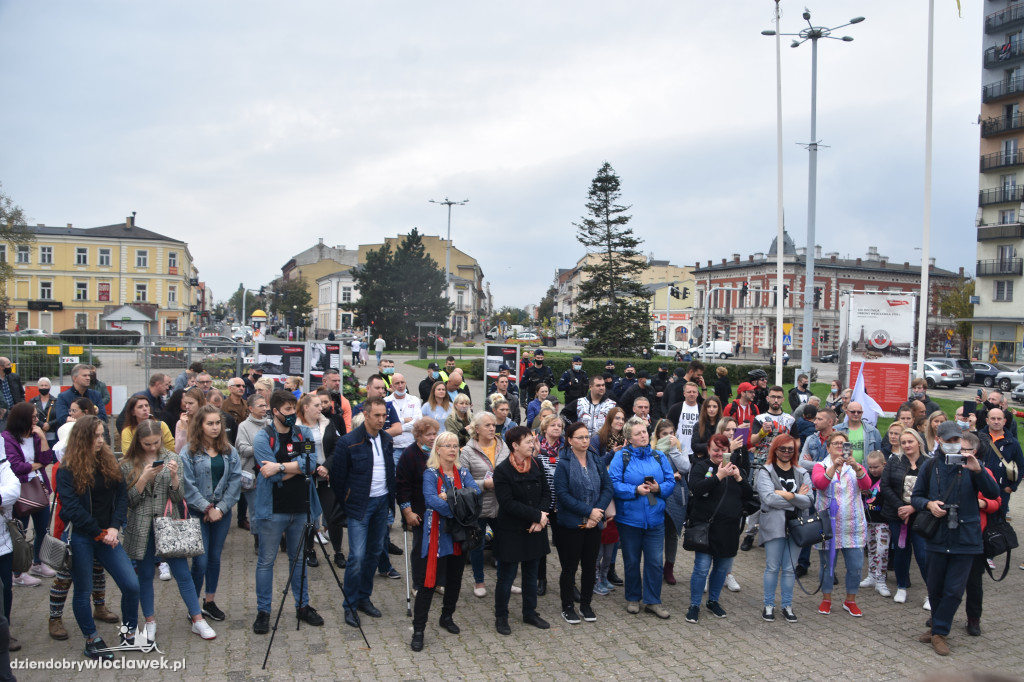 Antycovidowcy protestowali na pl. Wolności