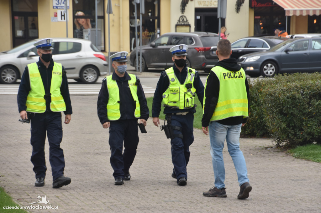 Antycovidowcy protestowali na pl. Wolności
