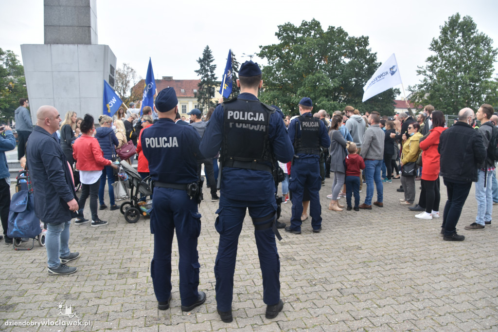 Antycovidowcy protestowali na pl. Wolności