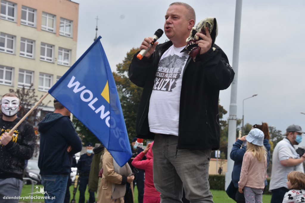 Antycovidowcy protestowali na pl. Wolności