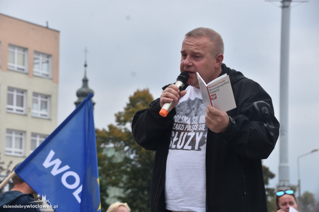 Antycovidowcy protestowali na pl. Wolności