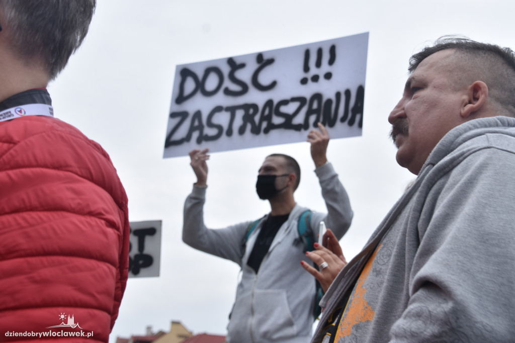 Antycovidowcy protestowali na pl. Wolności