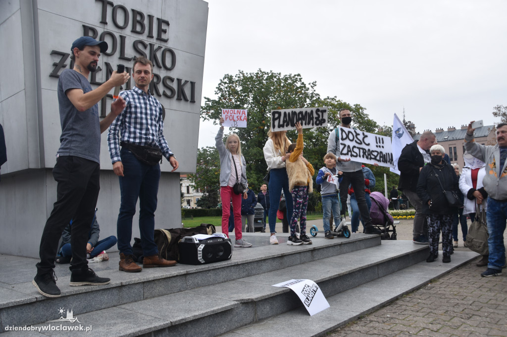 Antycovidowcy protestowali na pl. Wolności