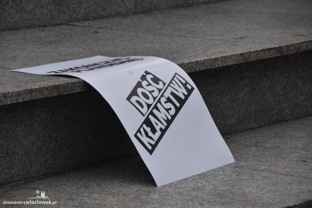 Antycovidowcy protestowali na pl. Wolności
