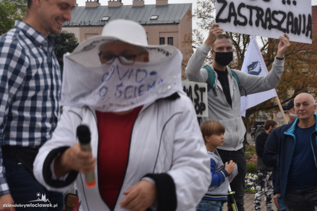 Antycovidowcy protestowali na pl. Wolności
