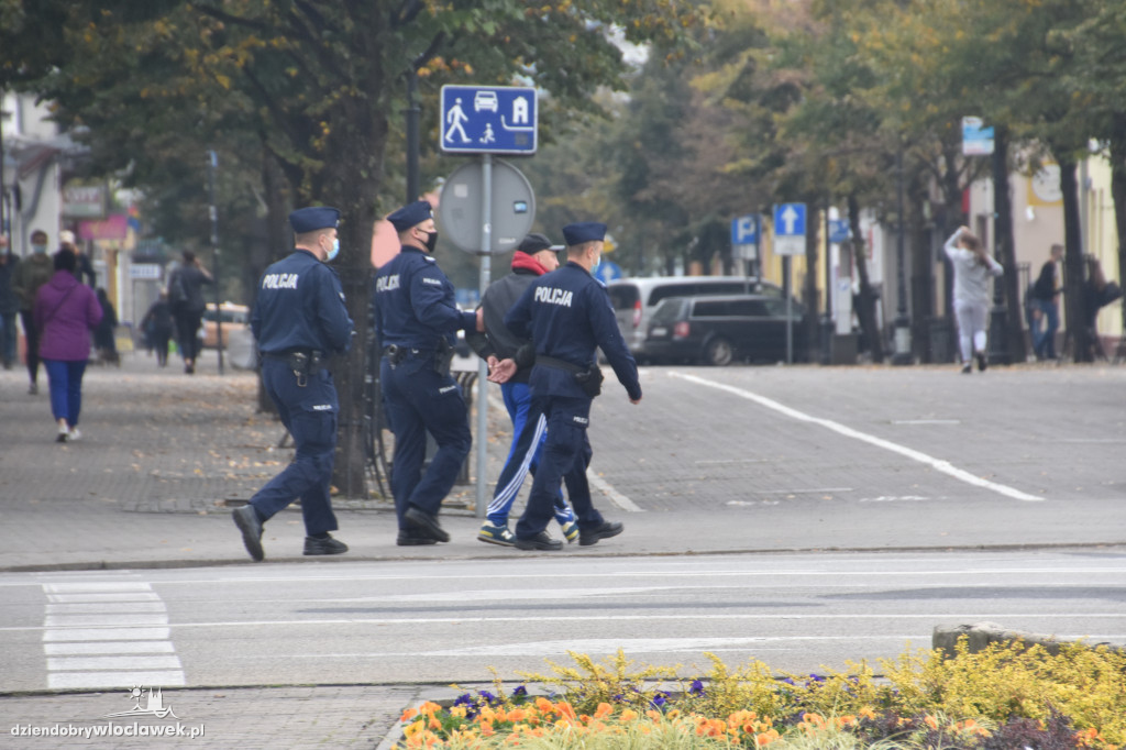 Antycovidowcy protestowali na pl. Wolności