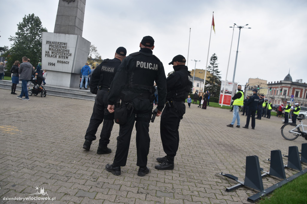 Antycovidowcy protestowali na pl. Wolności
